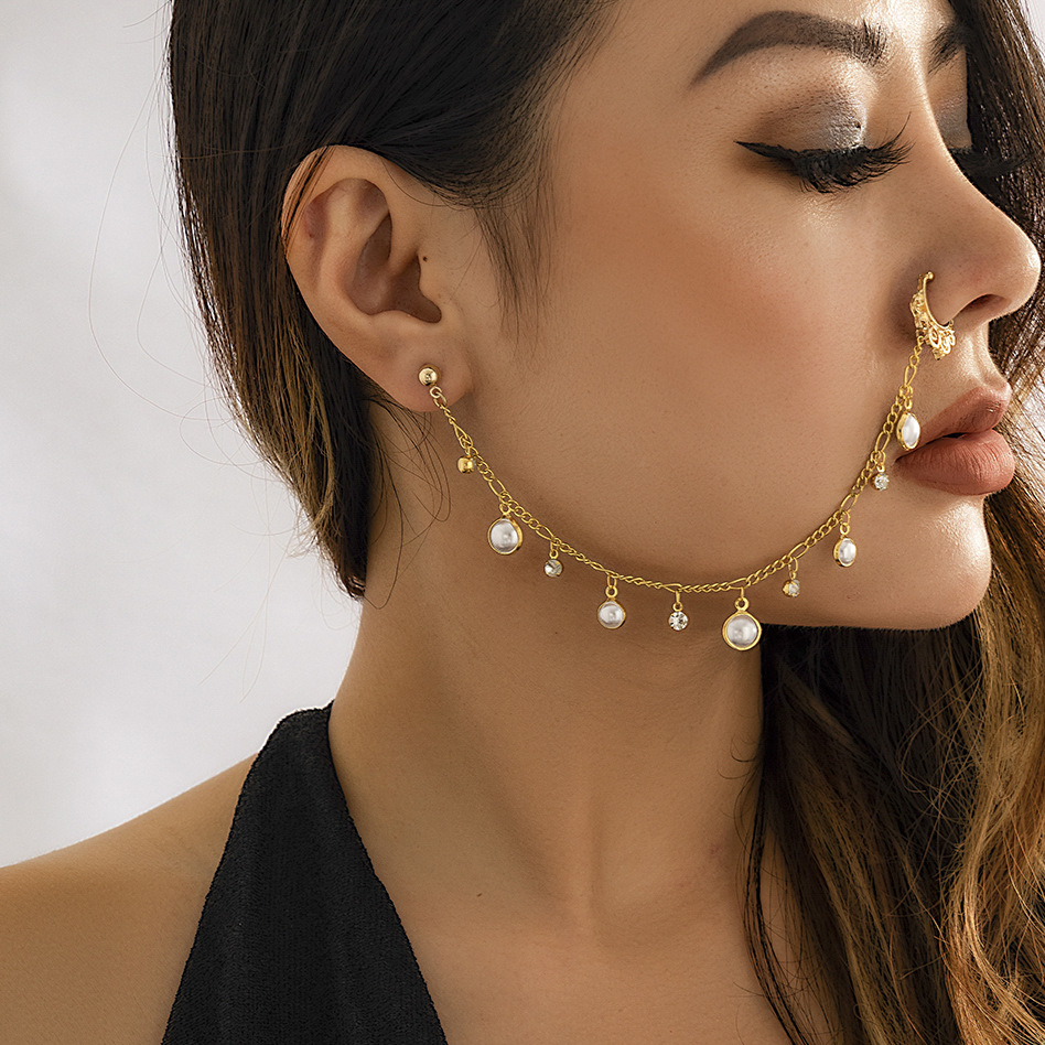 インドのゴールドカラーのパールバタフライタッセルイヤリングノ - Body Jewelry Indian のレビューと価格